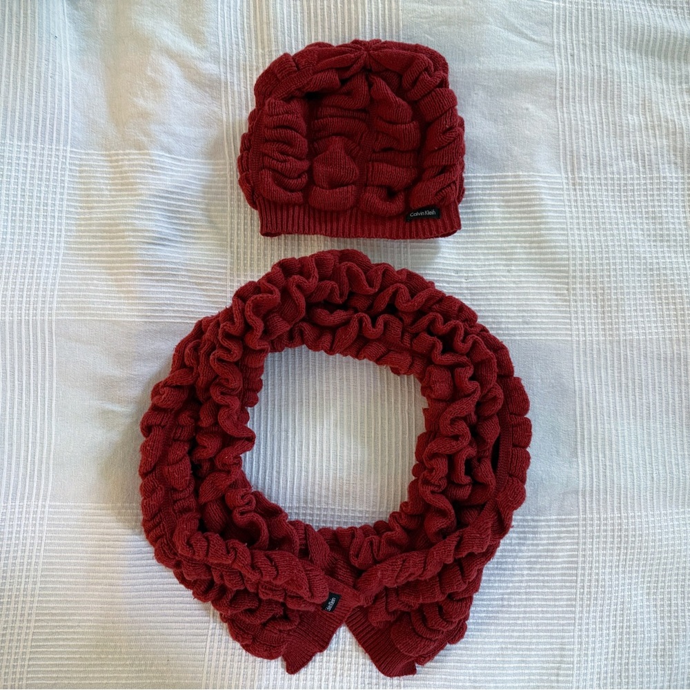 Calvin Klein Knit Toque and Scarf Set